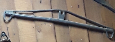 A single steel narrow design swingletree with a wide steel bar at the base and is made into a triangular shape.