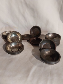 53 mini vintage metal round shaped pie dishes for use in the kitchen for baking pies, tarts or pastries. 