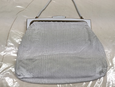 Accessory - White large Glomesh handbag, Glomesh, 1986