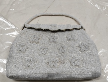 Accessory - Cream pearl style beaded handbag