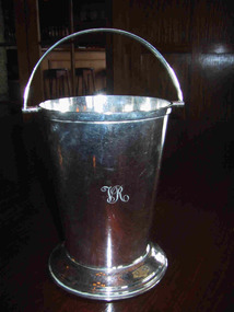 Bucket, ice