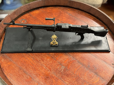 Sculpture - Machine gun model, Machine gun model with 5/6 RVR