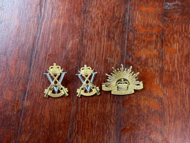 Badge - Unit badge and rising sun, Badges