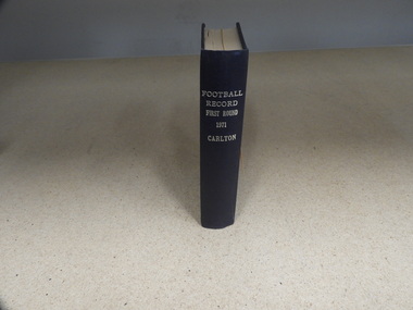 Hardcover Book, Football Record - First Round -  1971 - Carlton, 1971