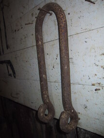 Shackle