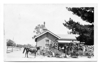 Photograph of Comrie family in Tarnagulla, Comrie family in Tarnagulla, 31st January 1924