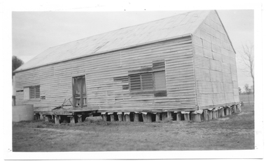 Photograph of shed on Metelman's farm (formerly Herd's Store), Shed on Metelman's farm (formerly Herd's Store), 25/071968