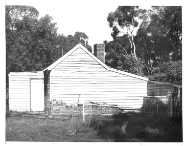 Photograph of a cottage, north end of Commercial Road, Tarnagulla, Cottage, north end of Commercial Road, Tarnagulla, Late 1960s
