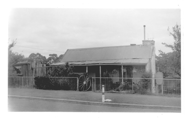 Photograph of cottage with wagon wheel gate, Tarnagulla, Late 1960s