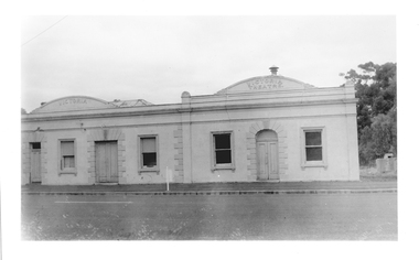 Photograph of former Victoria Hotel and Theatre, Tarnagulla, Former Victoria Hotel and Theatre, Tarnagulla, Late 1960s