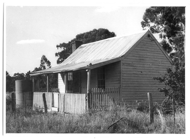 Photograph, side view of a cottage in Tarnagulla, Side view of a cottage in Tarnagulla, Late 1960s