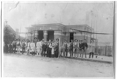 Photograph, Tarnagulla Post Office during construction, c.1885-1886
