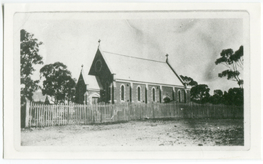 Photograph depicting St Francis' Roman Catholic Church, Tarnagulla, c. 1920s