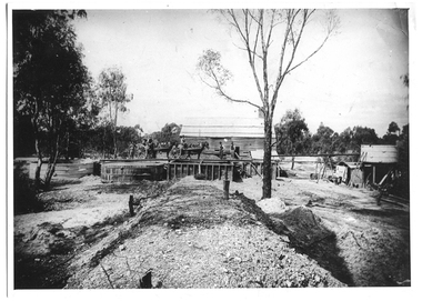 Photograph of men working at the Jim Crow Cyanide Plant, Tarnagulla, c.1900