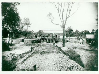 Photograph of men working at the Jim Crow Cyanide Plant, Tarnagulla, Men working at the Jim Crow Cyanide Plant, Tarnagulla, c.1900