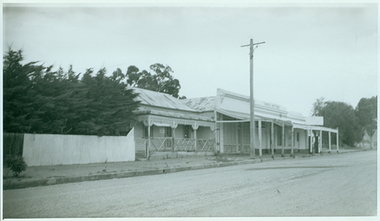 Photograph of buildings on Commercial Road, Tarnagulla, Buildings on Commercial Road, Tarnagulla, c. 1960s