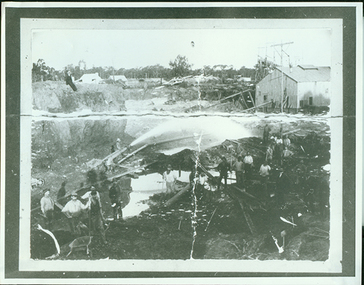 Photograph of workers at a mine at or near Tarnagulla, Workers at a mine at or near Tarnagulla, late 19th Century