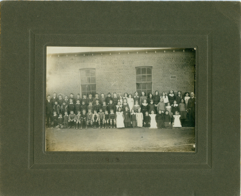 Photograph of students at Tarnagulla School, circa 1913, Students at Tarnagulla School, circa 1913, c. 1913