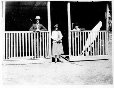 Photograph of people with golf clubs, People with golf clubs, c.1930s (original image)