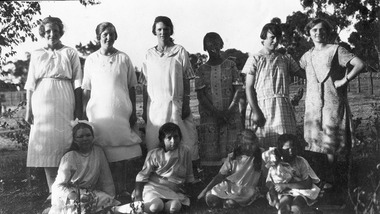 Photograph: Tarnagulla women & girls, Tarnagulla women & girls, ca 1920-30s