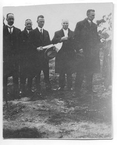 Photograph: Planting ceremony to commence Pine Plantation, Tarnagulla, June 1925