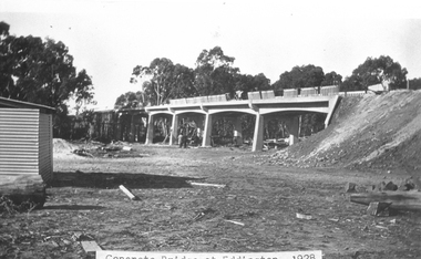 Photograph: Building of concrete bridge at Eddington (2), 1928