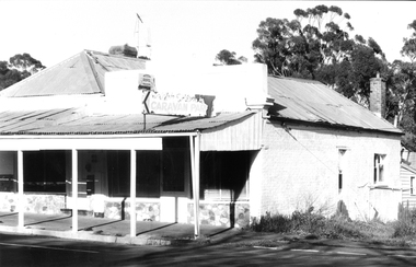 Photograph: Building on corner of Poverty Street and Commercial Road, Tarnagulla
