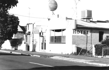 Photograph: The Golden Age Hotel, Tarnagulla