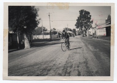 Photograph of Commercial Road, Tarnagulla, 1966