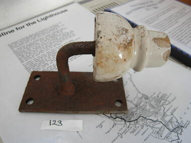 insulator & metal support