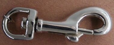Nickel plated steel covert snap used as equine accessory