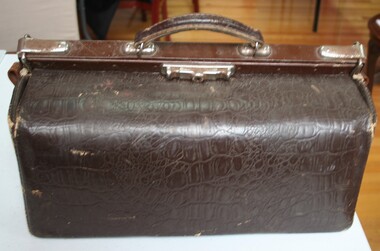 Leather Gladstone style bag manufactured by Holden end Frost