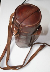 Leather round container to hold drinks bottle 