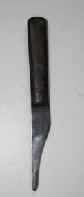 Shoe knife used for leather work ca1910