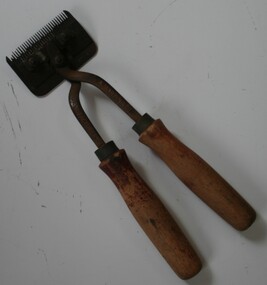 Horse grooming clippers used c1900