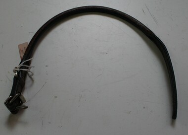 Dog collar suited for small dogs.
