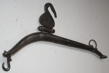Hames used on horse collar to attach to cart