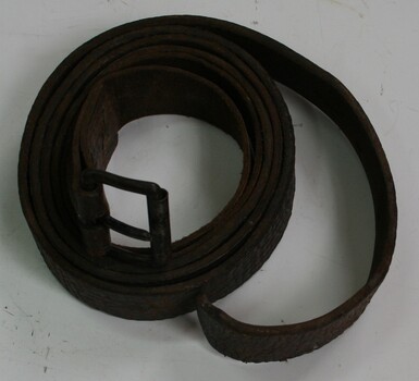 Leather stirrup belt for fastening stirrup to saddle