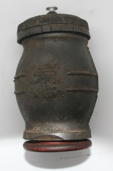 Pot belly shapoed graphite gun, nozel on top compression pump on bottom