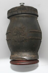 Pot belly shapoed graphite gun, nozel on top compression pump on bottom