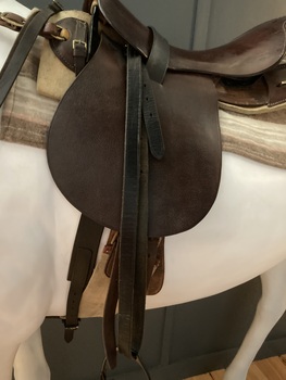 Brown leather basic military style saddle including stirrups