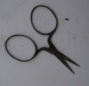 Steel stitching shears used for cotton cutting 