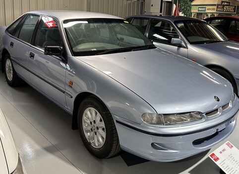 Pale Blue body,  black strip both sides.  Grille integrated with the front bumper fascia.