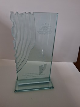 Glass rectangle with frosted fluted right side edge