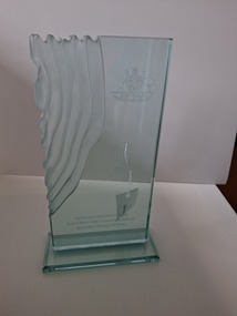 Glass rectangle with frosted fluted right side edge