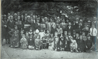 Photograph (sub-item) - A Wonga Park picnic and school reunion, 1931