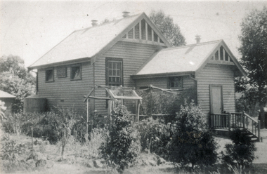 Photograph (sub-item) - Early view of Wonga Park Primary School (date unknown), but probably around the 1930’s