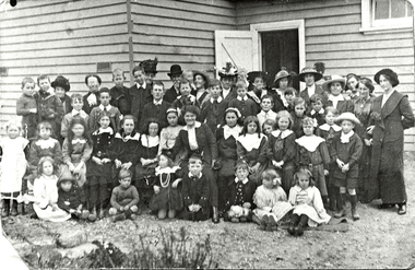 Photograph (Item) - Black and White, 3262 1914 Wonga Park school children parents etc, c. 1931