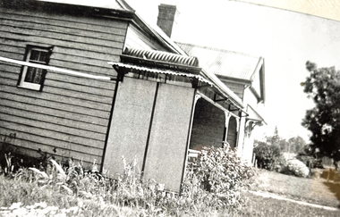 Photograph - Black and White, The Hedge (Tom Knee's House) 278 Yarra Road Wonga Park in 1949