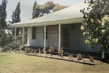 Photograph - Colour Photo of, Usher family home in Maroondah Highway North Croydon, also site of bus depot
